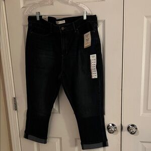 Levi's Women's Midnight Blue Capris